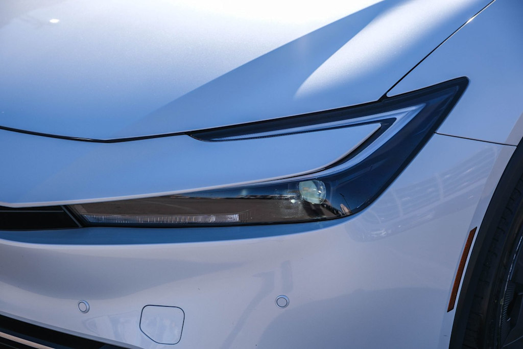 Thumbnail: 2025 Toyota Prius v - 21