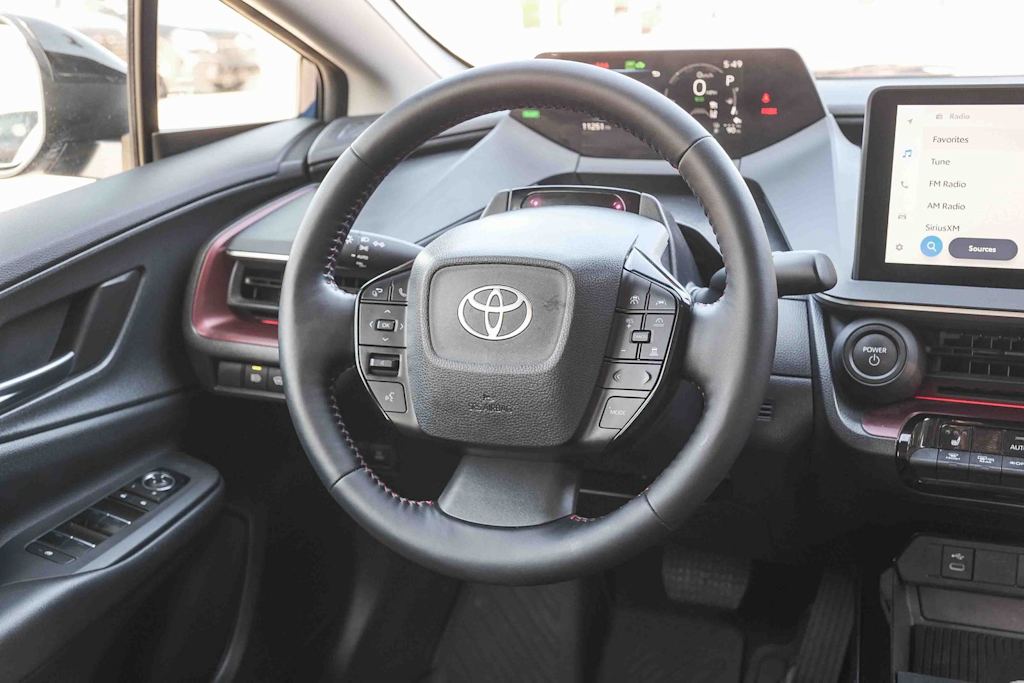 Thumbnail: 2025 Toyota Prius v - 9