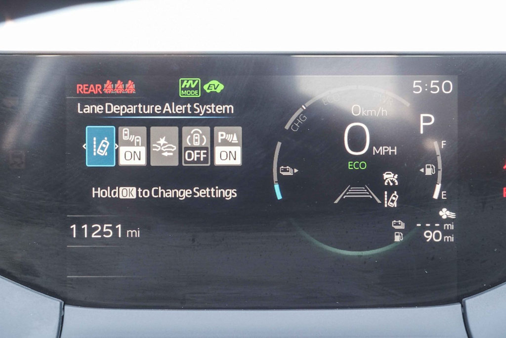 Thumbnail: 2025 Toyota Prius v - 15