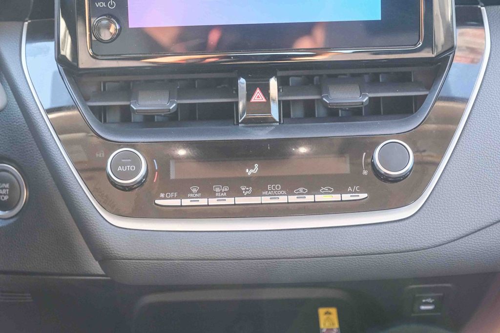 2026 Toyota Corolla LE - Photo 23