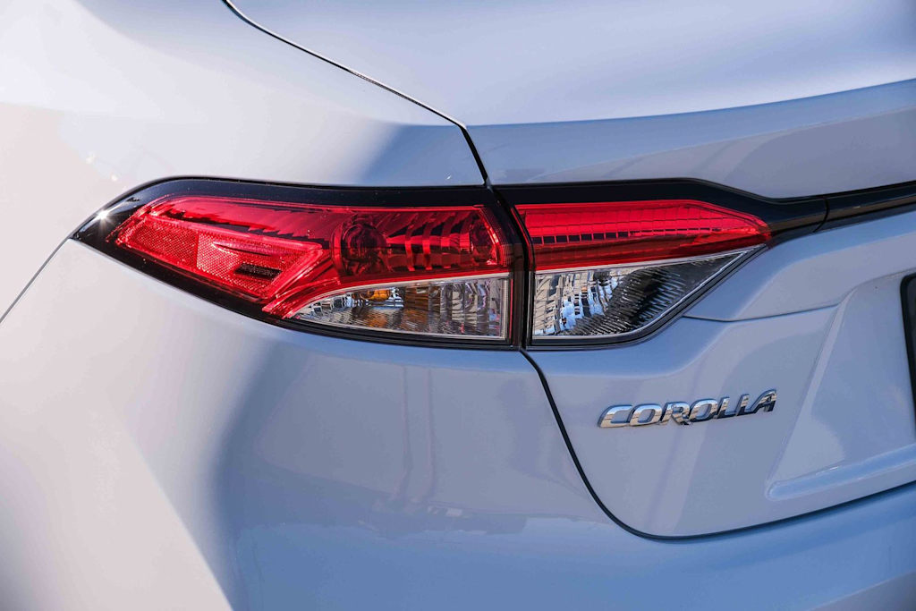2026 Toyota Corolla LE - Photo 18