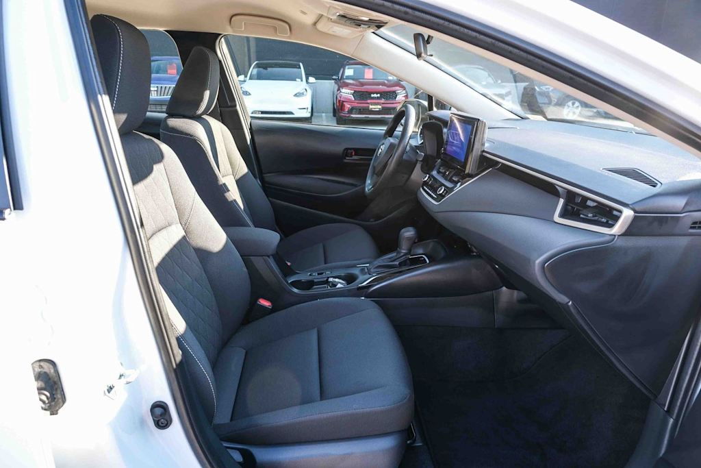 2026 Toyota Corolla LE - Photo 9
