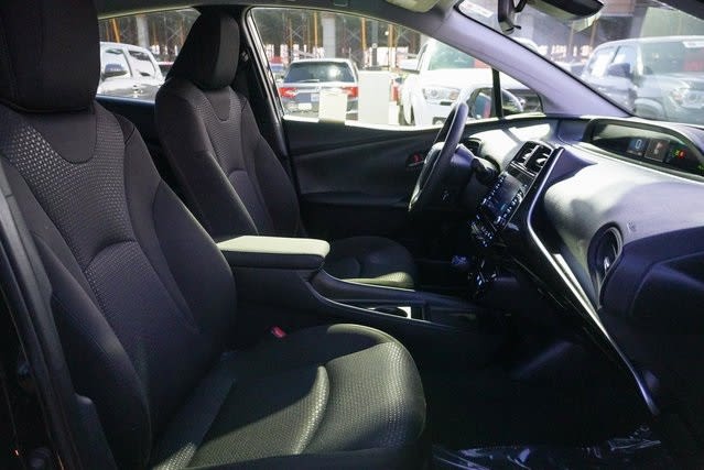 2021 Toyota Prius LE 10