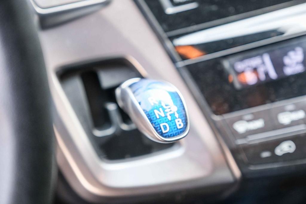 Thumbnail: 2015 Toyota Prius v - 13