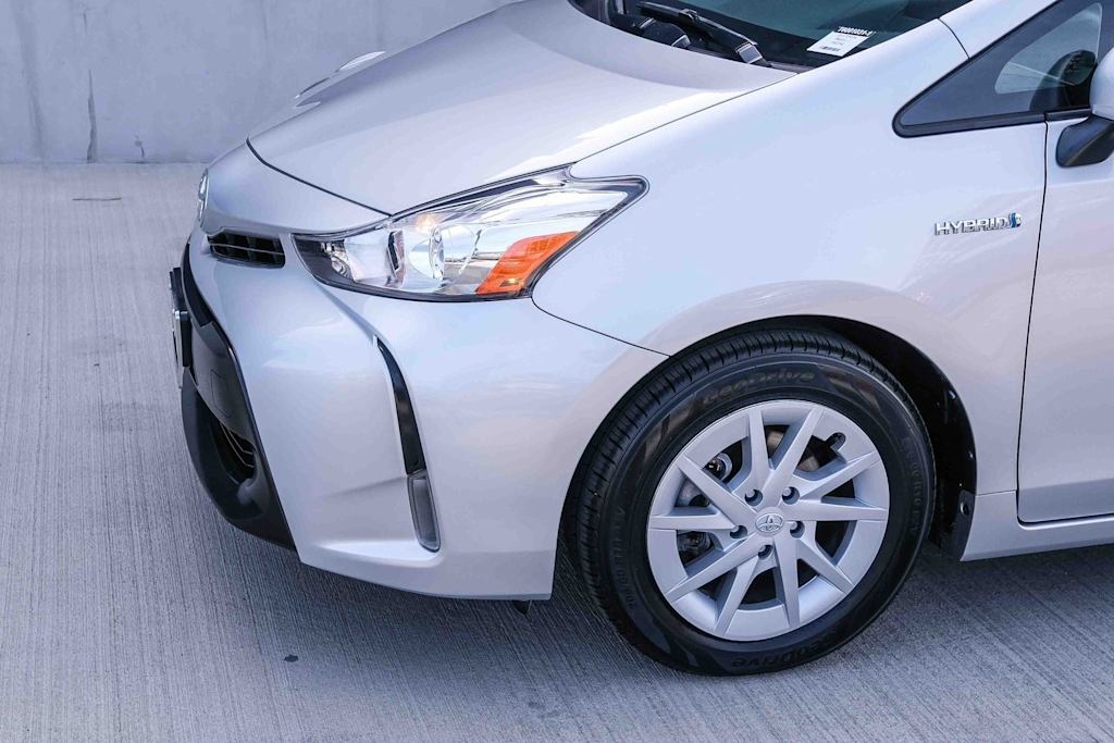 Thumbnail: 2015 Toyota Prius v - 22