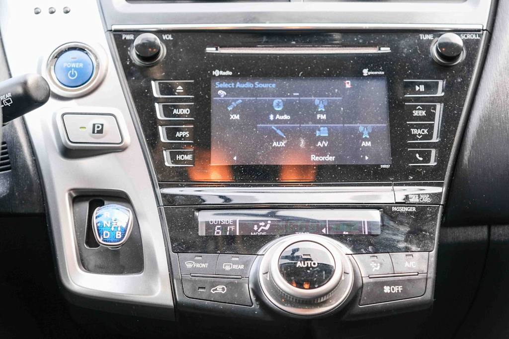 Thumbnail: 2015 Toyota Prius v - 23