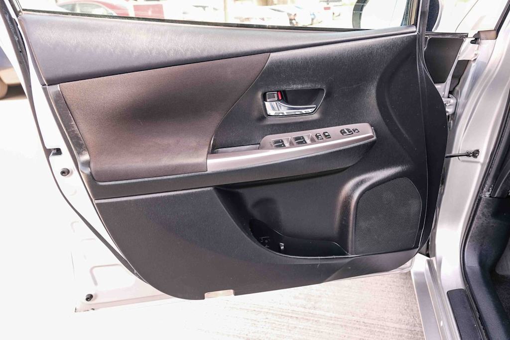 Thumbnail: 2015 Toyota Prius v - 25