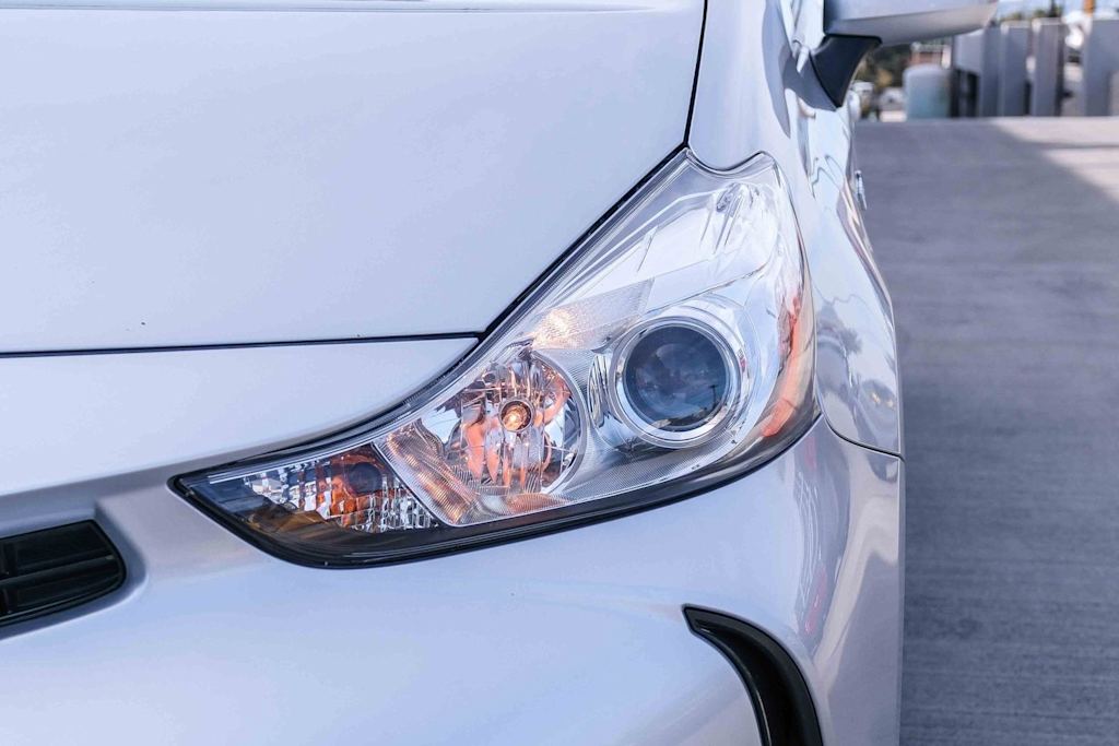 Thumbnail: 2015 Toyota Prius v - 21