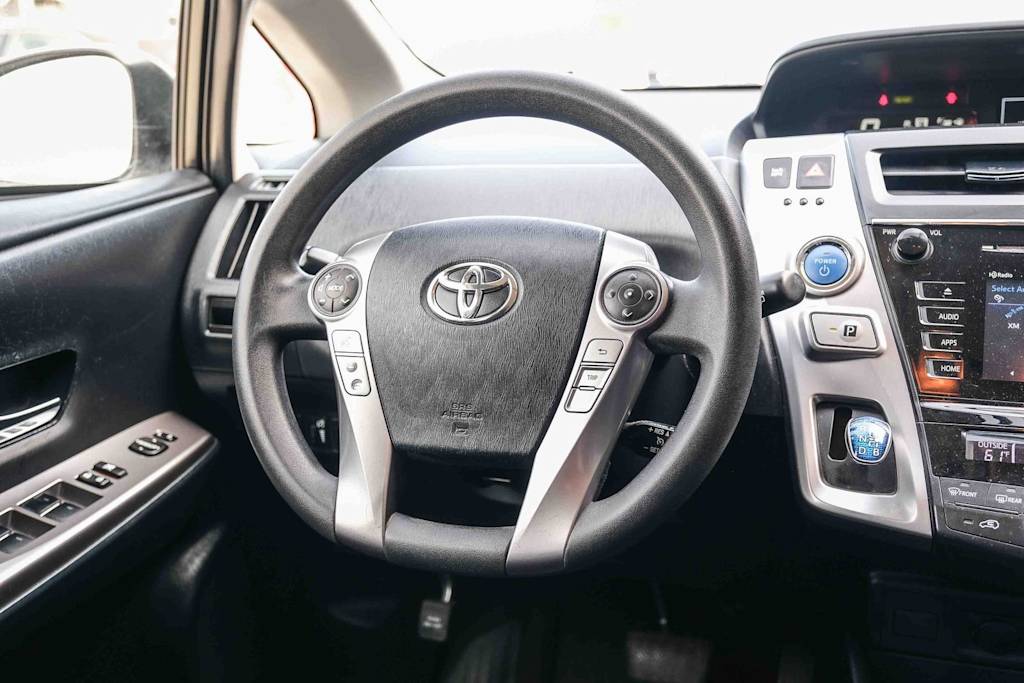 Thumbnail: 2015 Toyota Prius v - 8