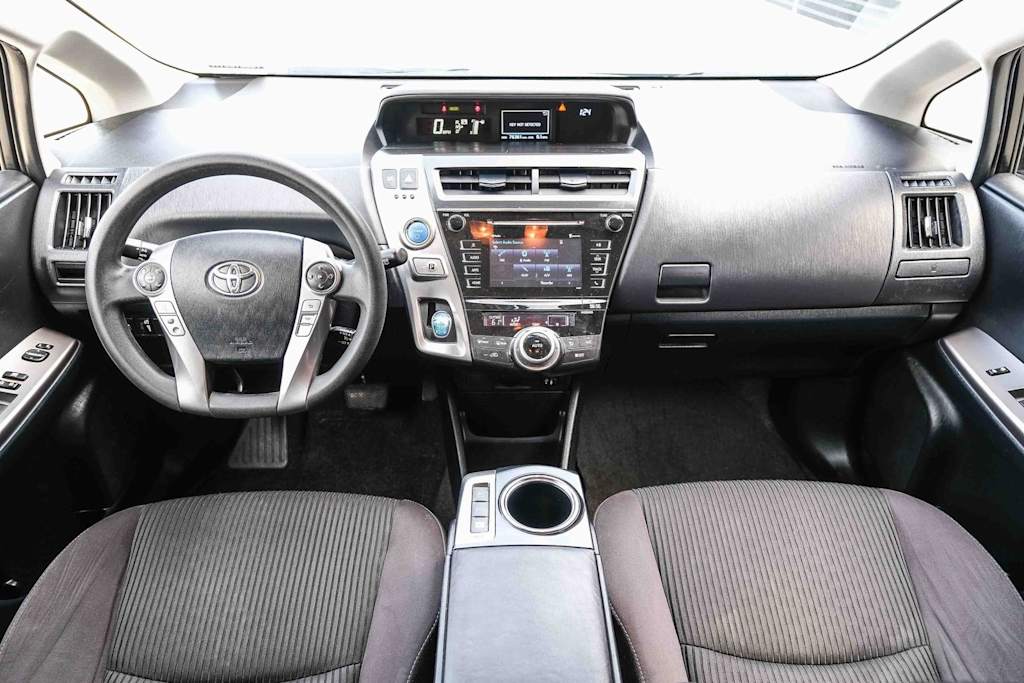 Thumbnail: 2015 Toyota Prius v - 2