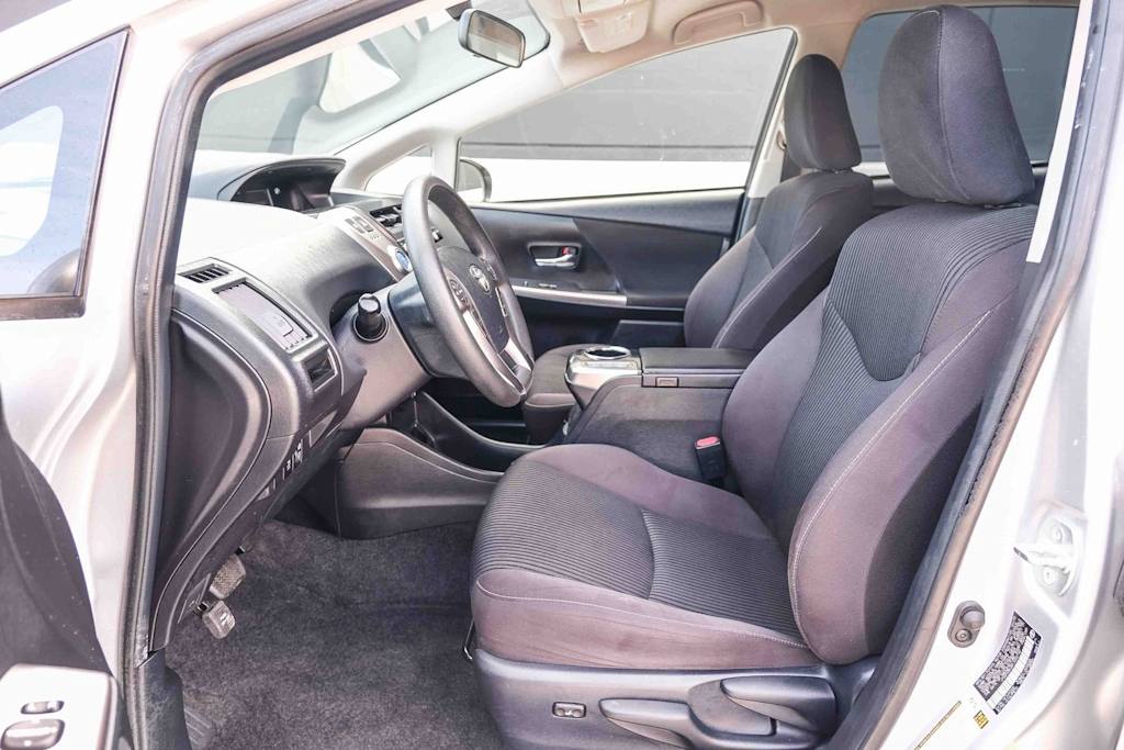 Thumbnail: 2015 Toyota Prius v - 10