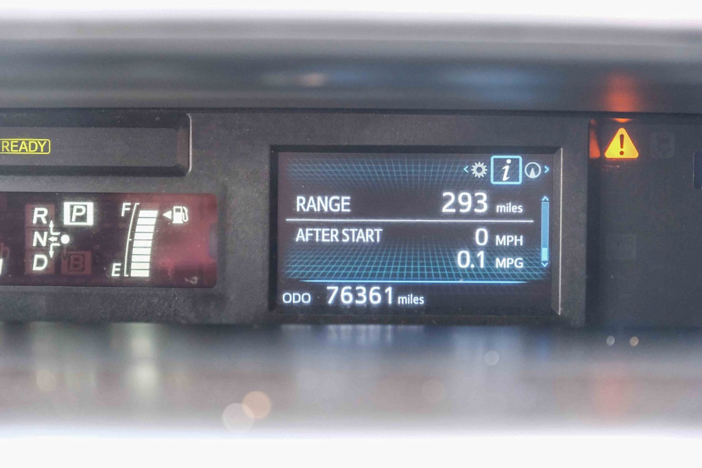 Thumbnail: 2015 Toyota Prius v - 27