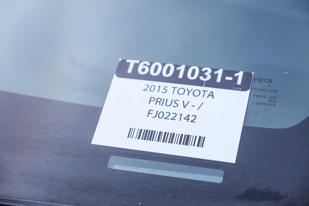 Thumbnail: 2015 Toyota Prius v - 15