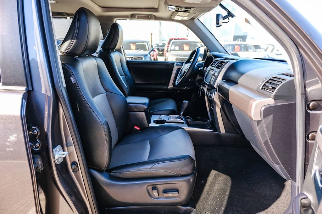 Thumbnail: 2019 Toyota 4Runner - 10