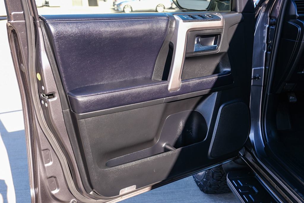 Thumbnail: 2019 Toyota 4Runner - 25
