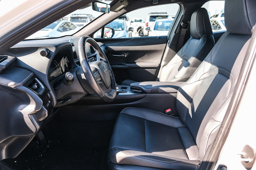Thumbnail: 2025 Lexus UX - 10