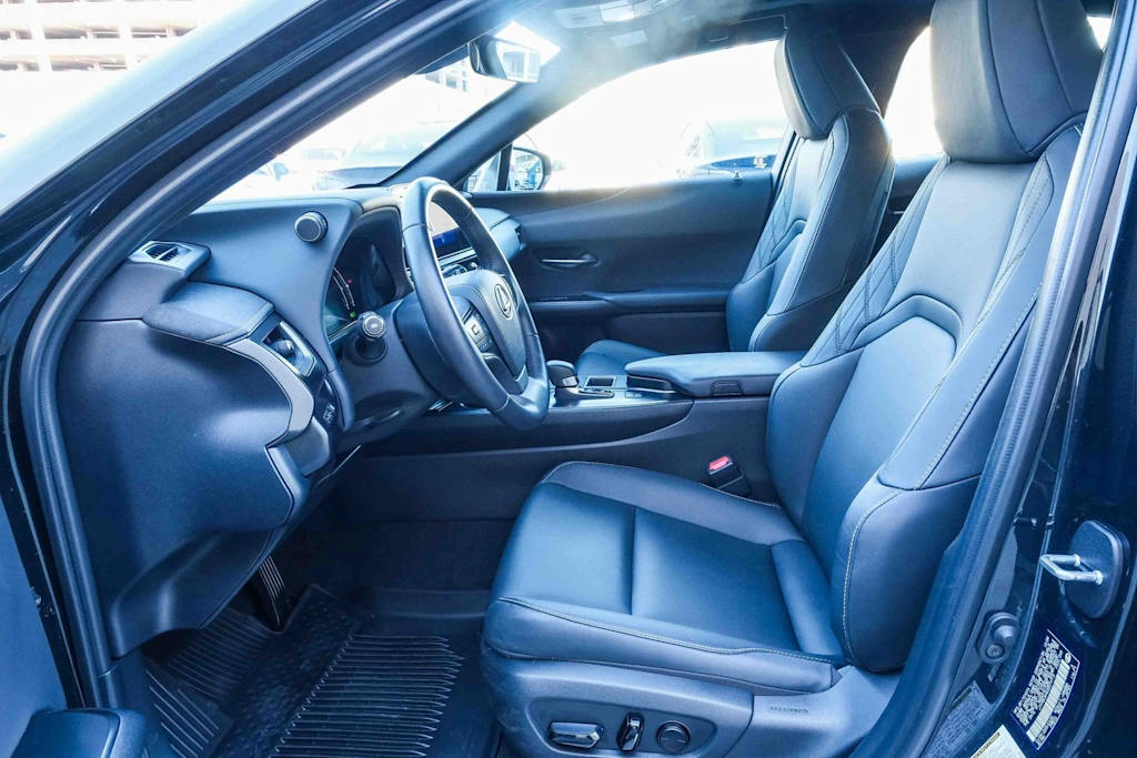 Thumbnail: 2025 Lexus UX - 10