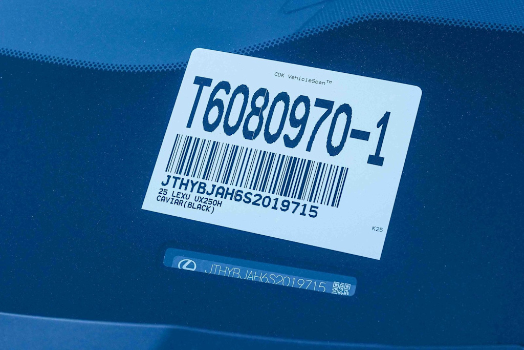 Thumbnail: 2025 Lexus UX - 16