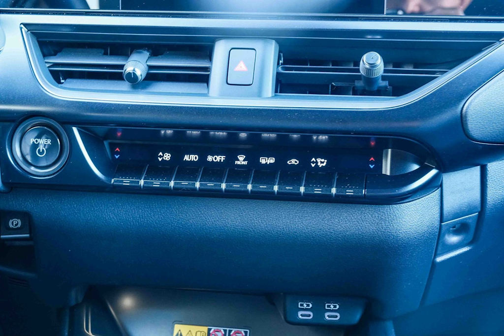 Thumbnail: 2025 Lexus UX - 25