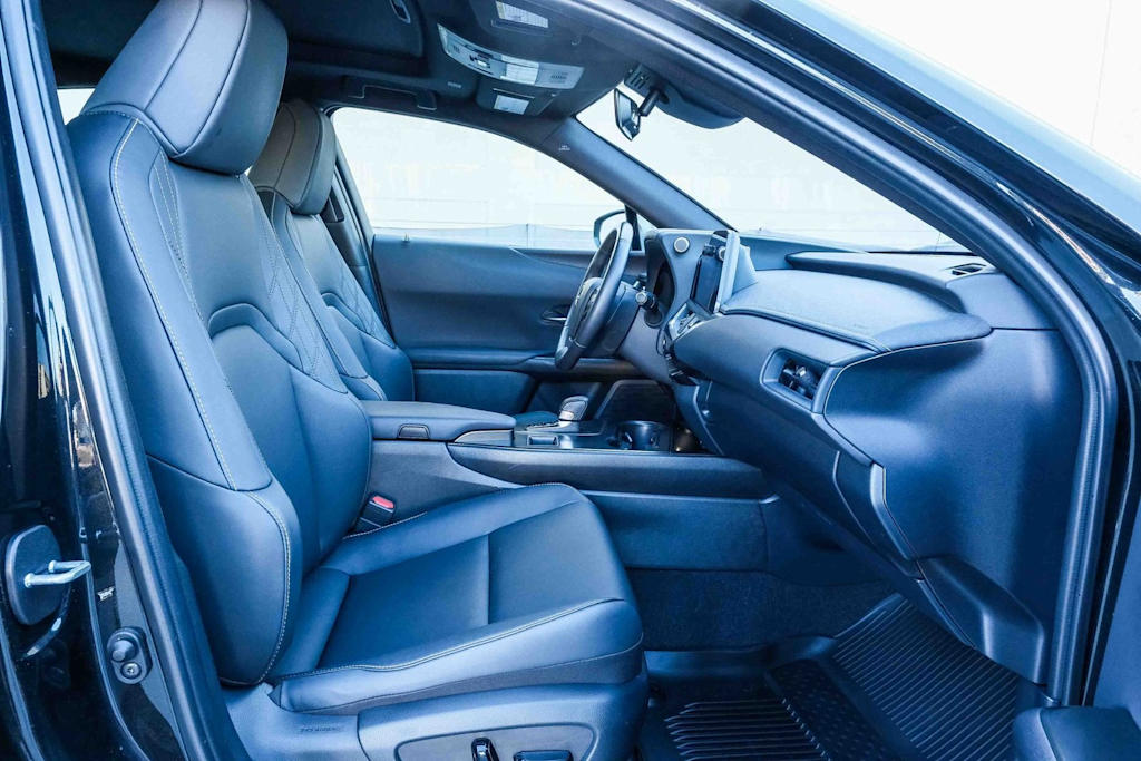 Thumbnail: 2025 Lexus UX - 9