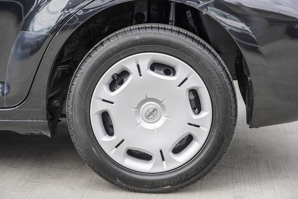 2013 Scion xB Base 7