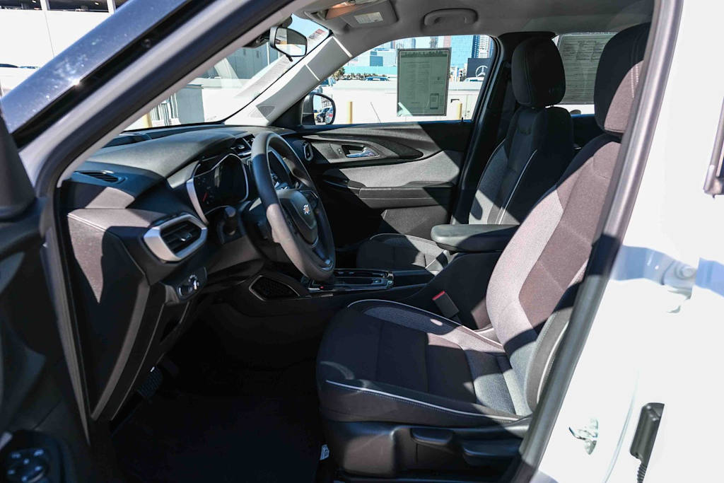 Thumbnail: 2023 Chevrolet TrailBlazer - 11