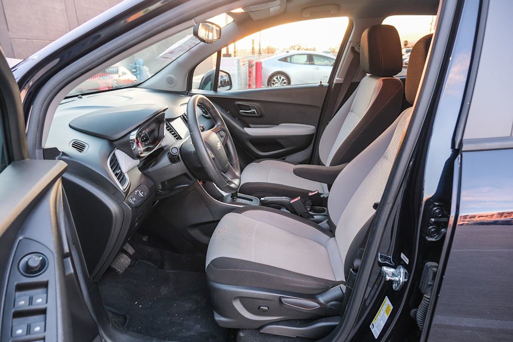 Thumbnail: 2022 Chevrolet Trax - 10