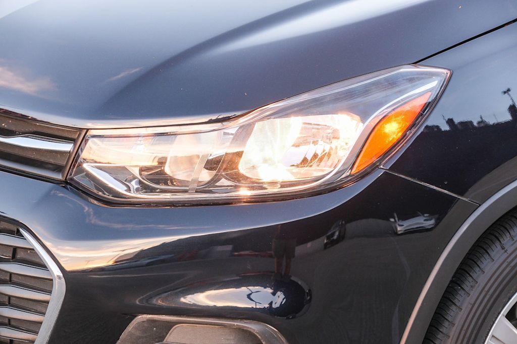 Thumbnail: 2022 Chevrolet Trax - 21