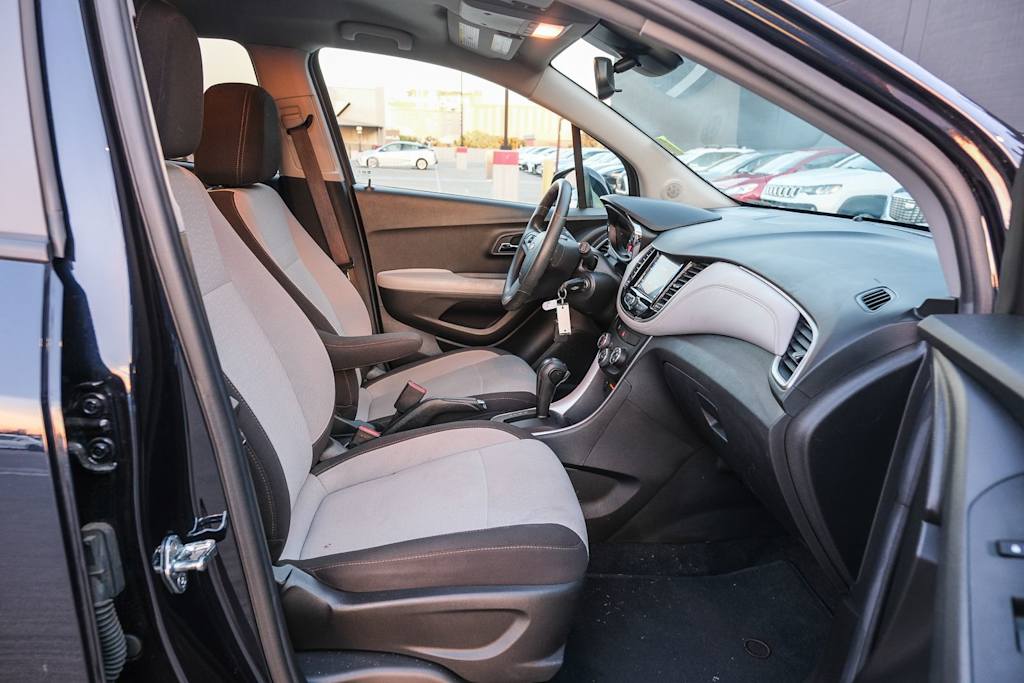 Thumbnail: 2022 Chevrolet Trax - 9