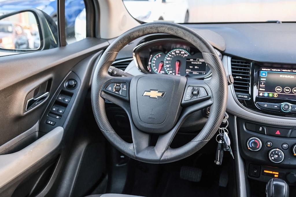 Thumbnail: 2022 Chevrolet Trax - 8