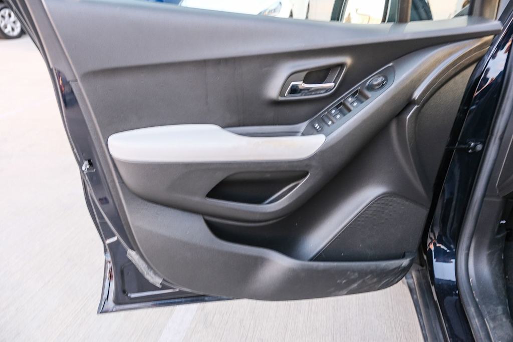 Thumbnail: 2022 Chevrolet Trax - 25
