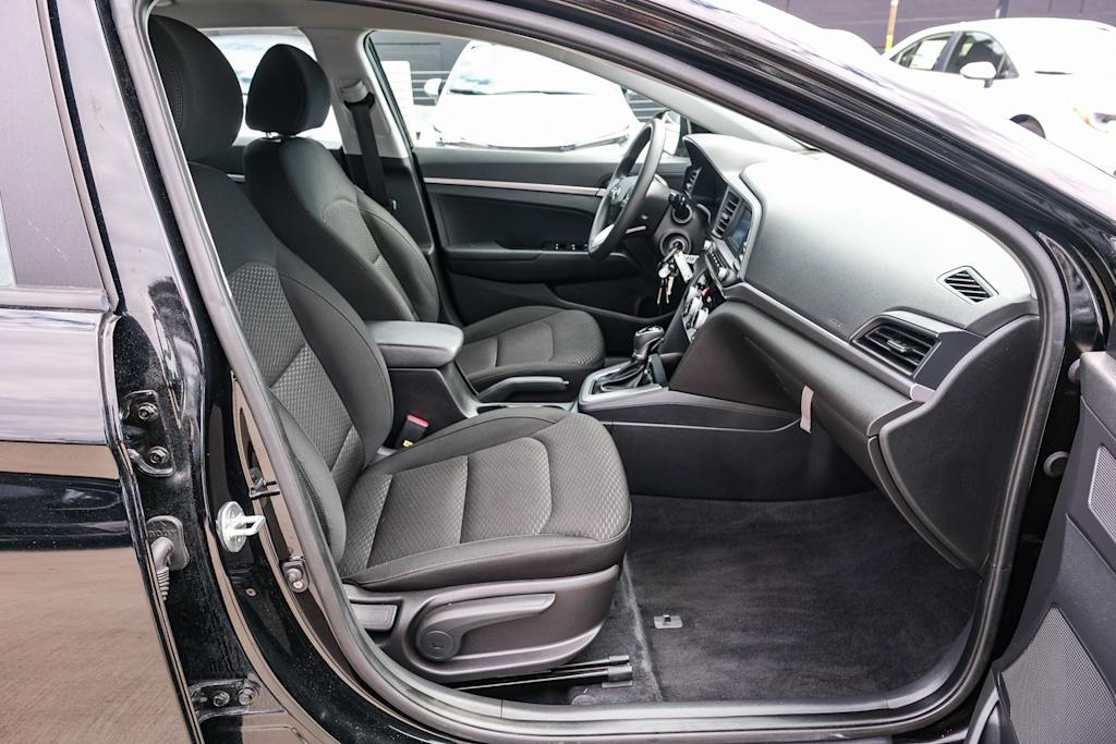 Thumbnail: 2019 Hyundai Elantra - 10