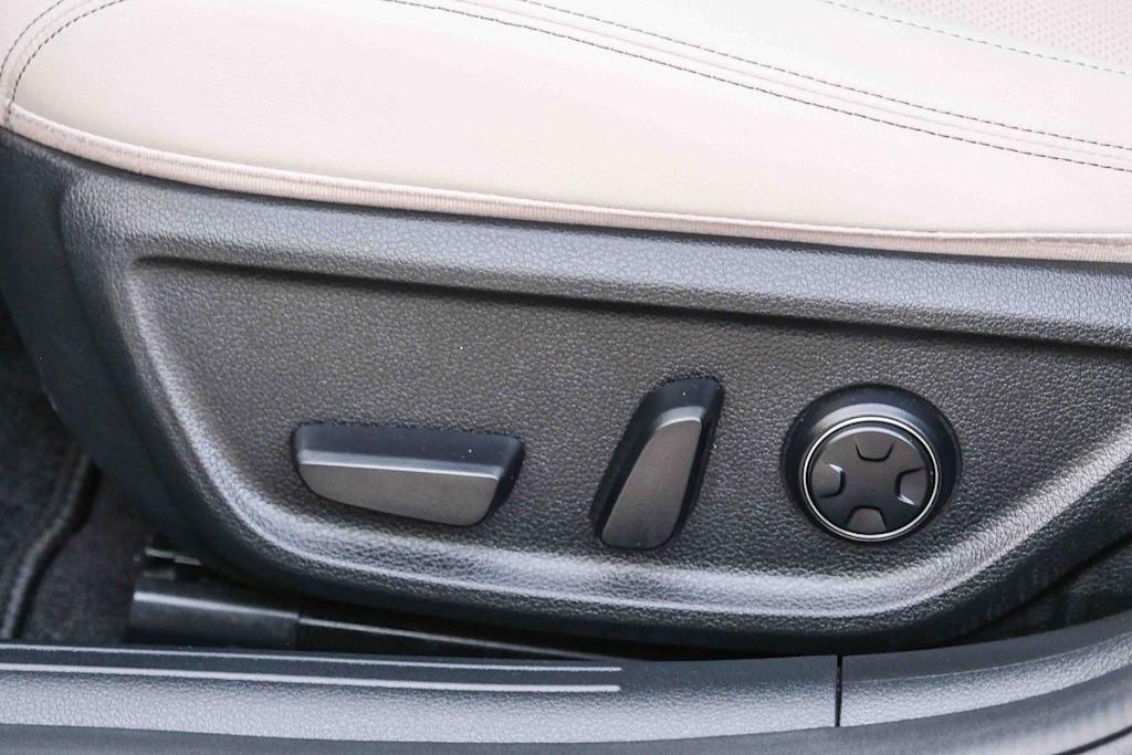 Thumbnail: 2024 Genesis G70 - 27
