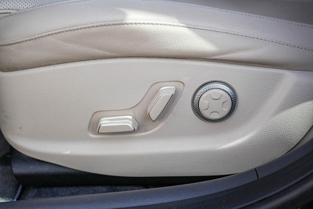 Thumbnail: 2022 Genesis G80 - 24