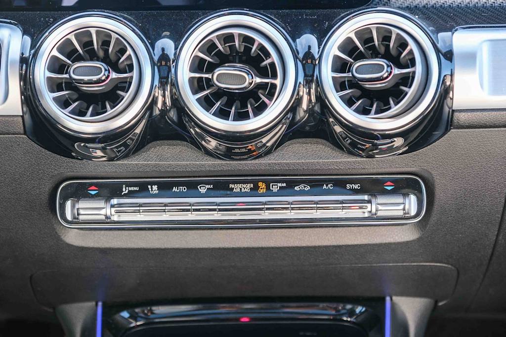Thumbnail: 2023 Mercedes-Benz GLB - 22