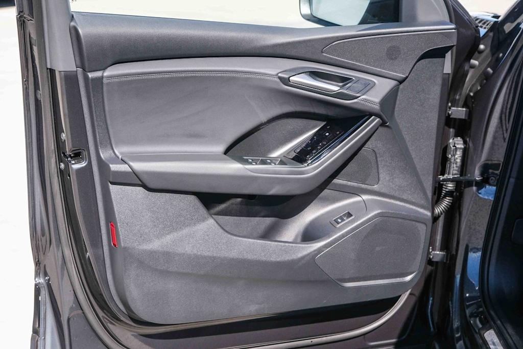 Thumbnail: 2025 Audi Q6 e-tron - 22