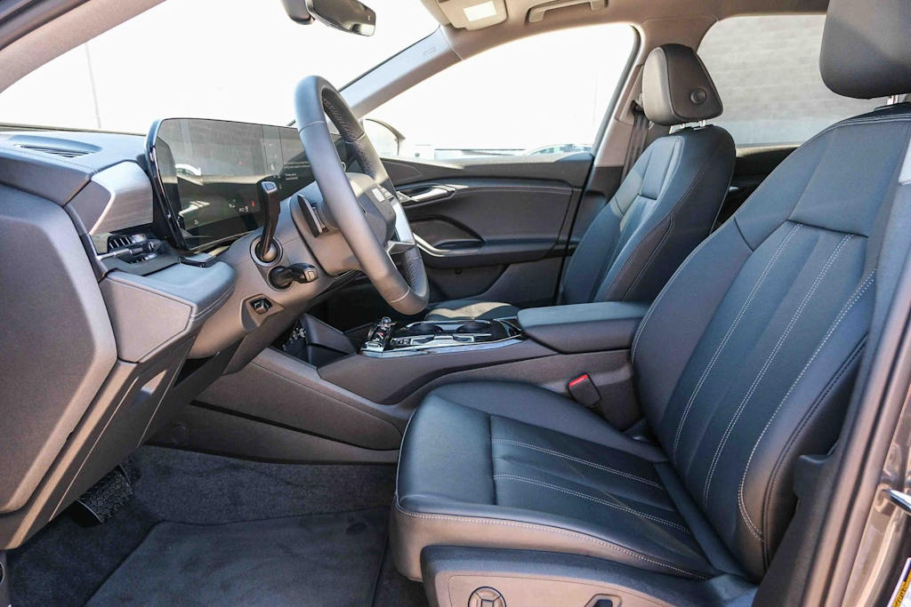 Thumbnail: 2025 Audi Q6 e-tron - 9