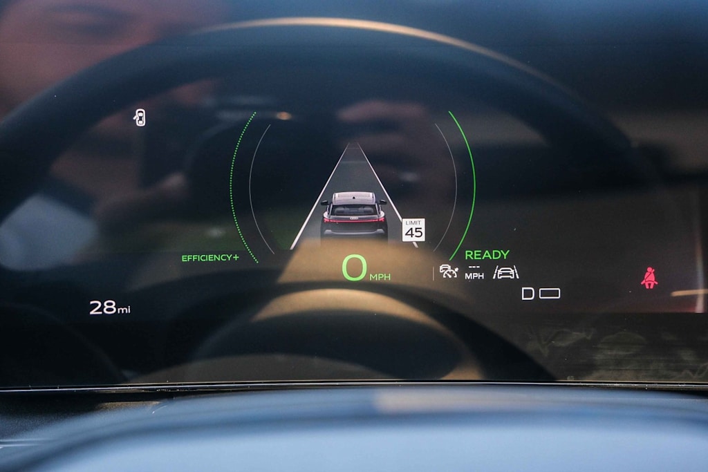 Thumbnail: 2025 Audi Q6 e-tron - 14