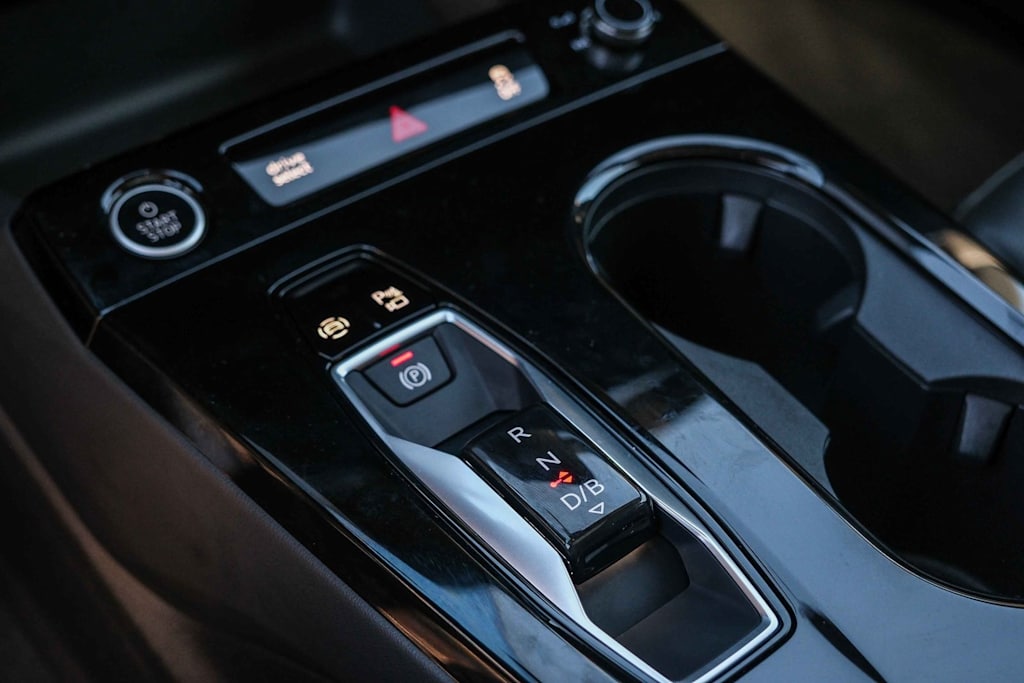 Thumbnail: 2025 Audi Q6 e-tron - 13