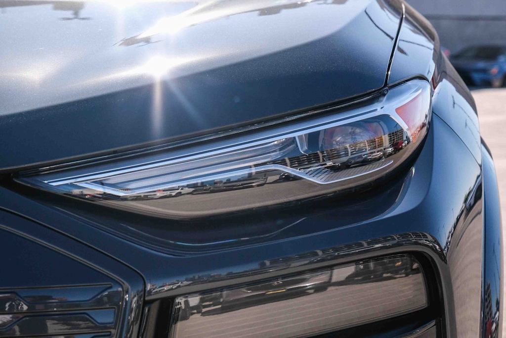 Thumbnail: 2025 Audi Q6 e-tron - 21