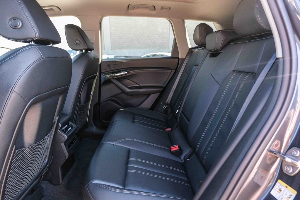 Thumbnail: 2025 Audi Q6 e-tron - 11