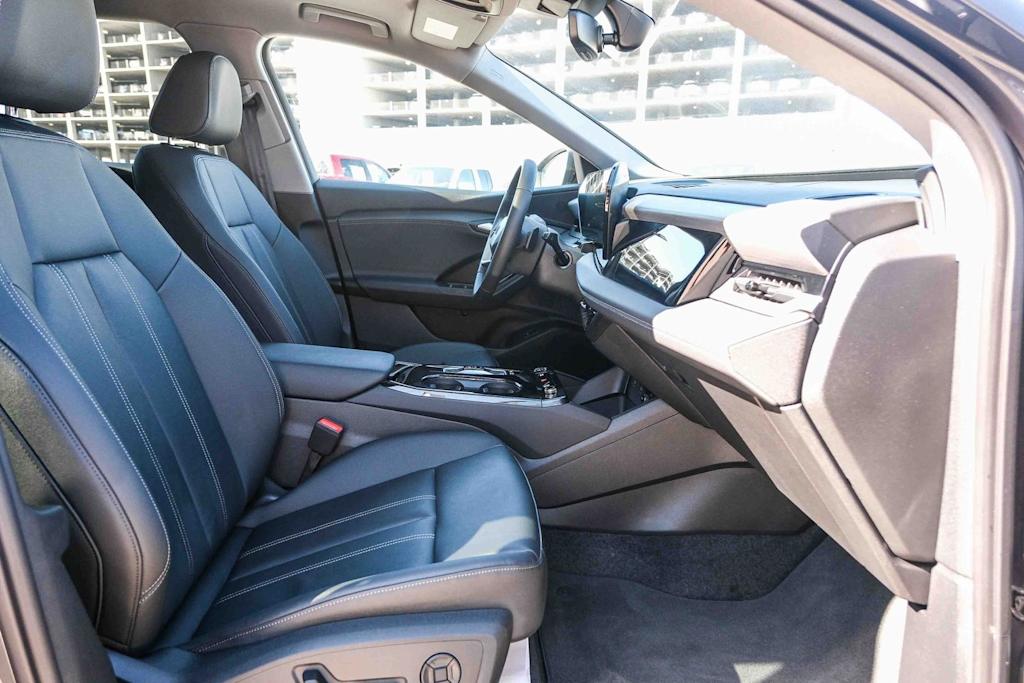 Thumbnail: 2025 Audi Q6 e-tron - 9