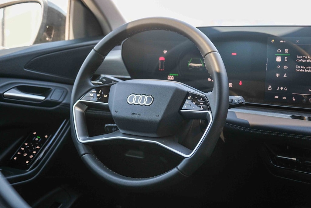 Thumbnail: 2025 Audi Q6 e-tron - 8