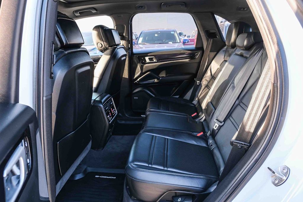 Thumbnail: 2022 Porsche Cayenne - 12