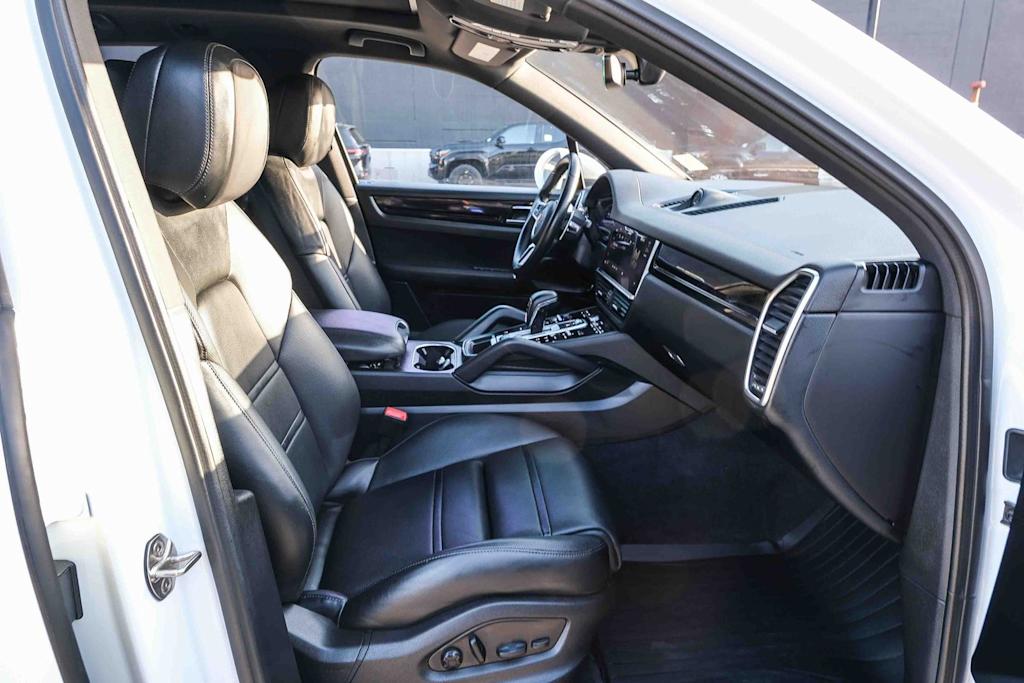 Thumbnail: 2022 Porsche Cayenne - 10