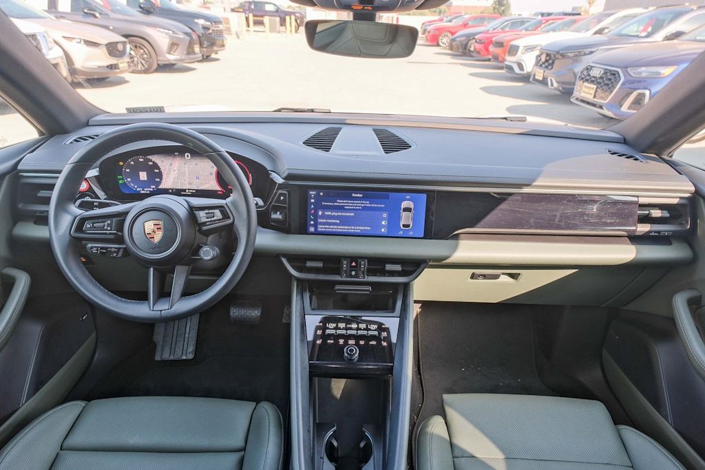 Thumbnail: 2024 Porsche Macan - 6