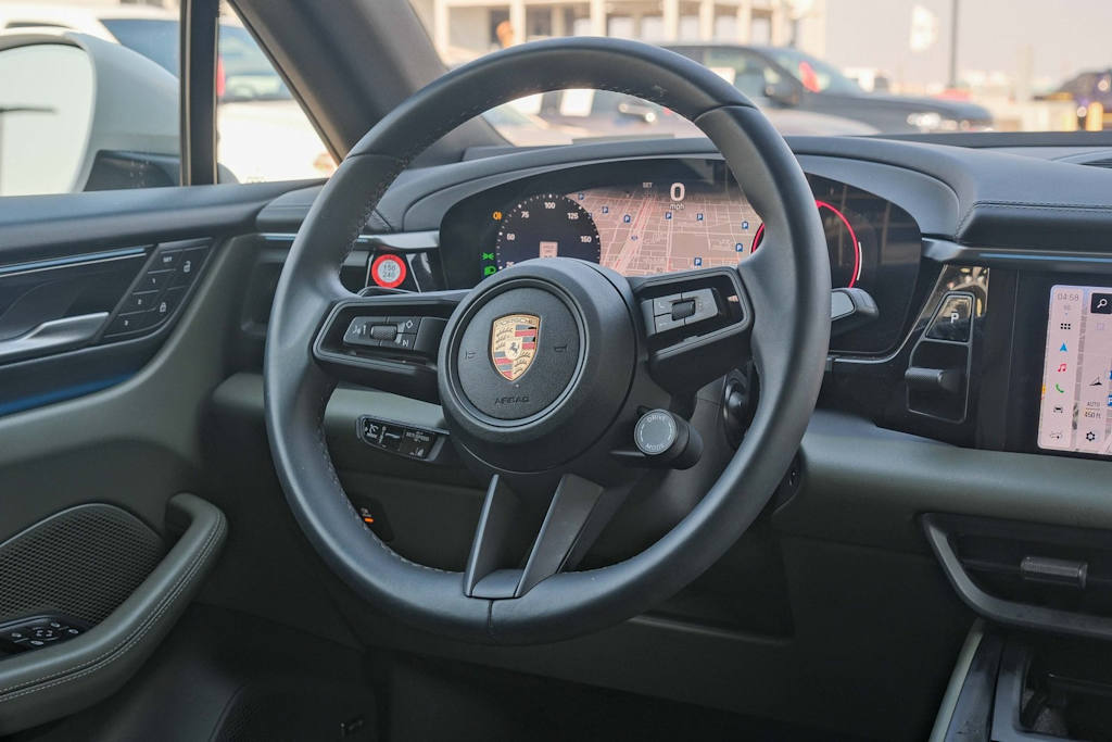 Thumbnail: 2024 Porsche Macan - 10
