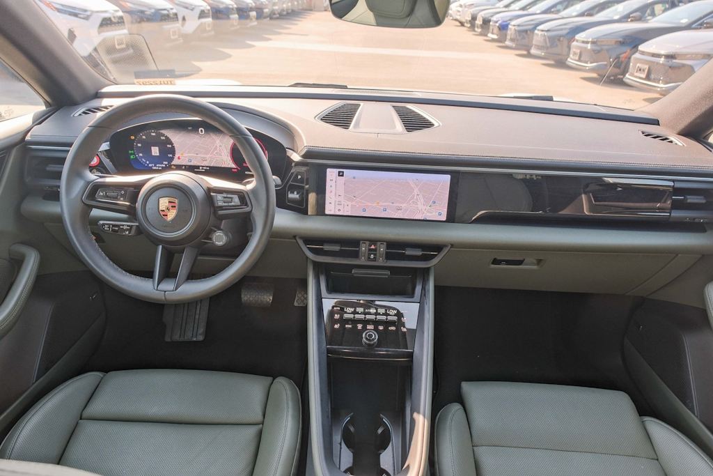Thumbnail: 2024 Porsche Macan - 2