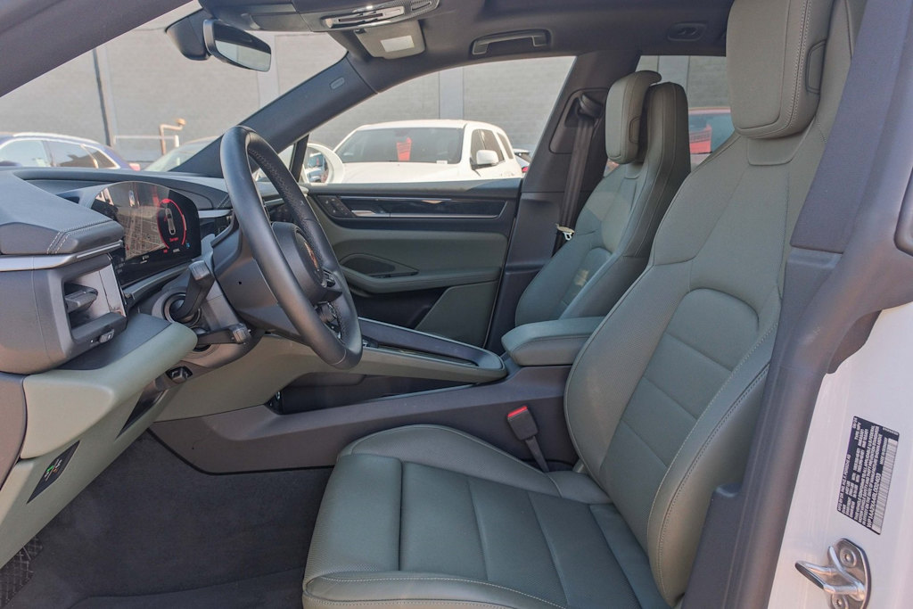 Thumbnail: 2024 Porsche Macan - 8