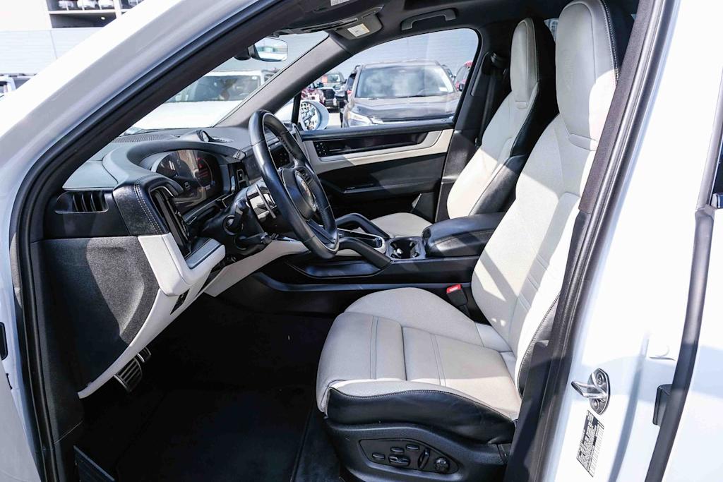 Thumbnail: 2024 Porsche Cayenne - 9